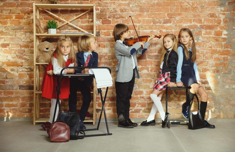 group-kids-spending-time-after-school-together-handsome-friends-resting-after-classes-before-start-doing-homework-min